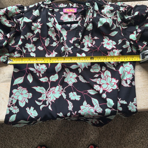 THML vibrant floral blouse size medium like new 🌺 - Picture 8 of 9